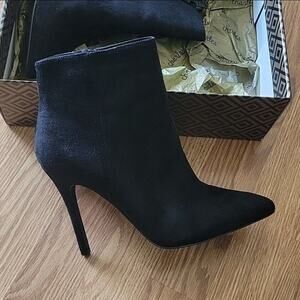 Charles David Delicious Ankle Heeled Booties Black Suede Womens Size 9 NEW